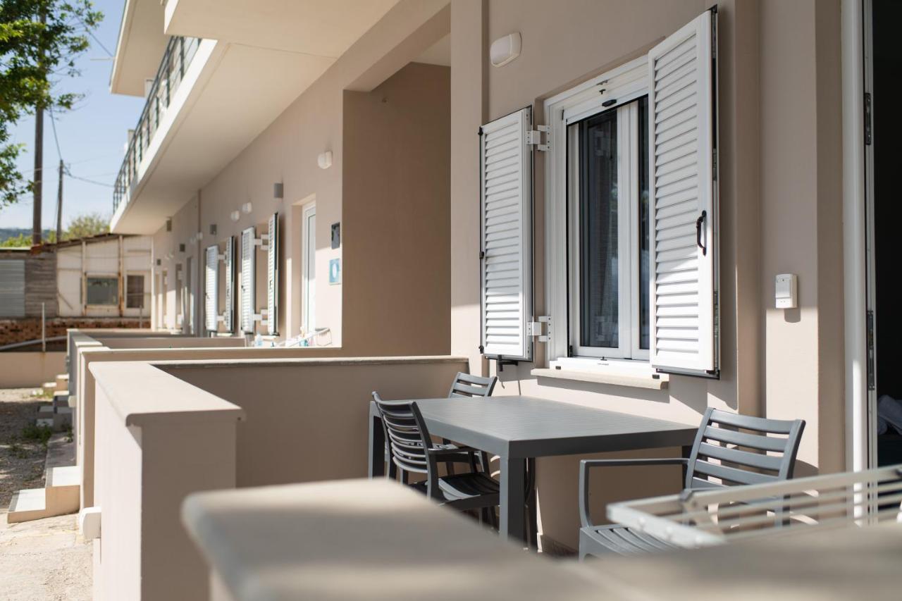 Loggos Apartments 론고스 외부 사진