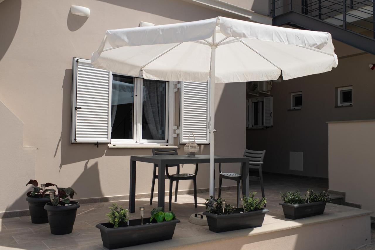 Loggos Apartments 론고스 외부 사진